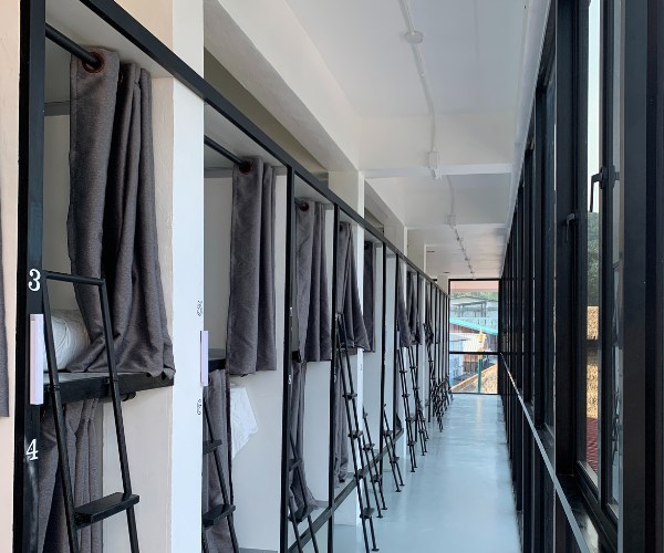Nitro Pier, hostal en Koh Tao